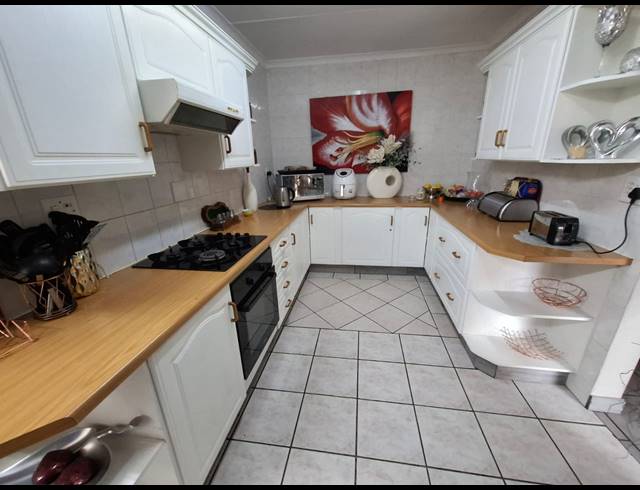 2 BEDROOM HOUSE FOR SALE IN VANDERBIJLPARK SW 5